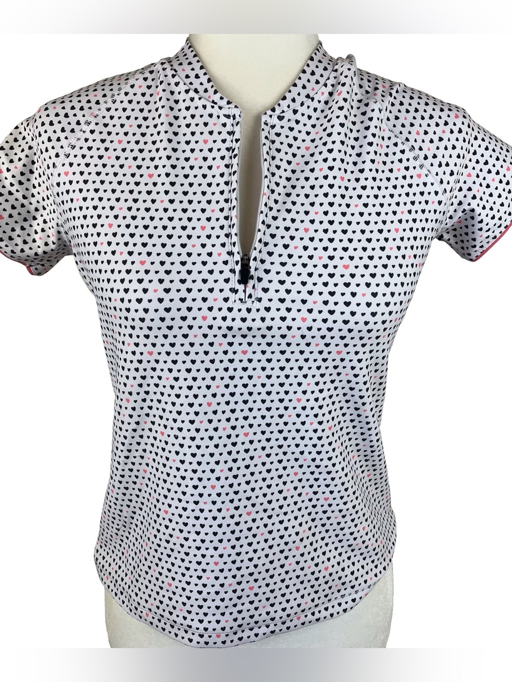 Zoic Women’s Athletic Top Mini Heart Print Back Pocket Short Sleeve Size Large